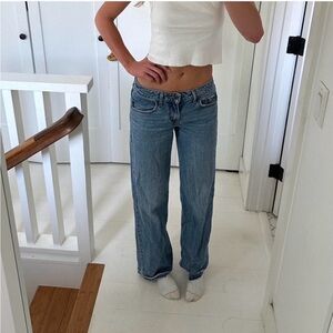 Levi’s low loose size 25